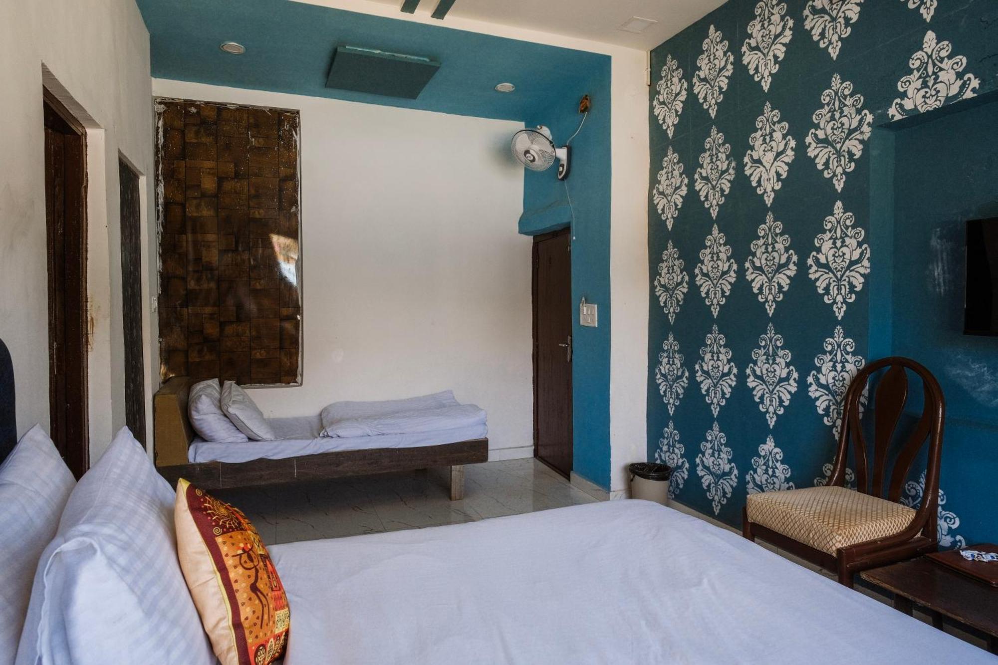 Rudraksha Inn Маунт-Абу Экстерьер фото
