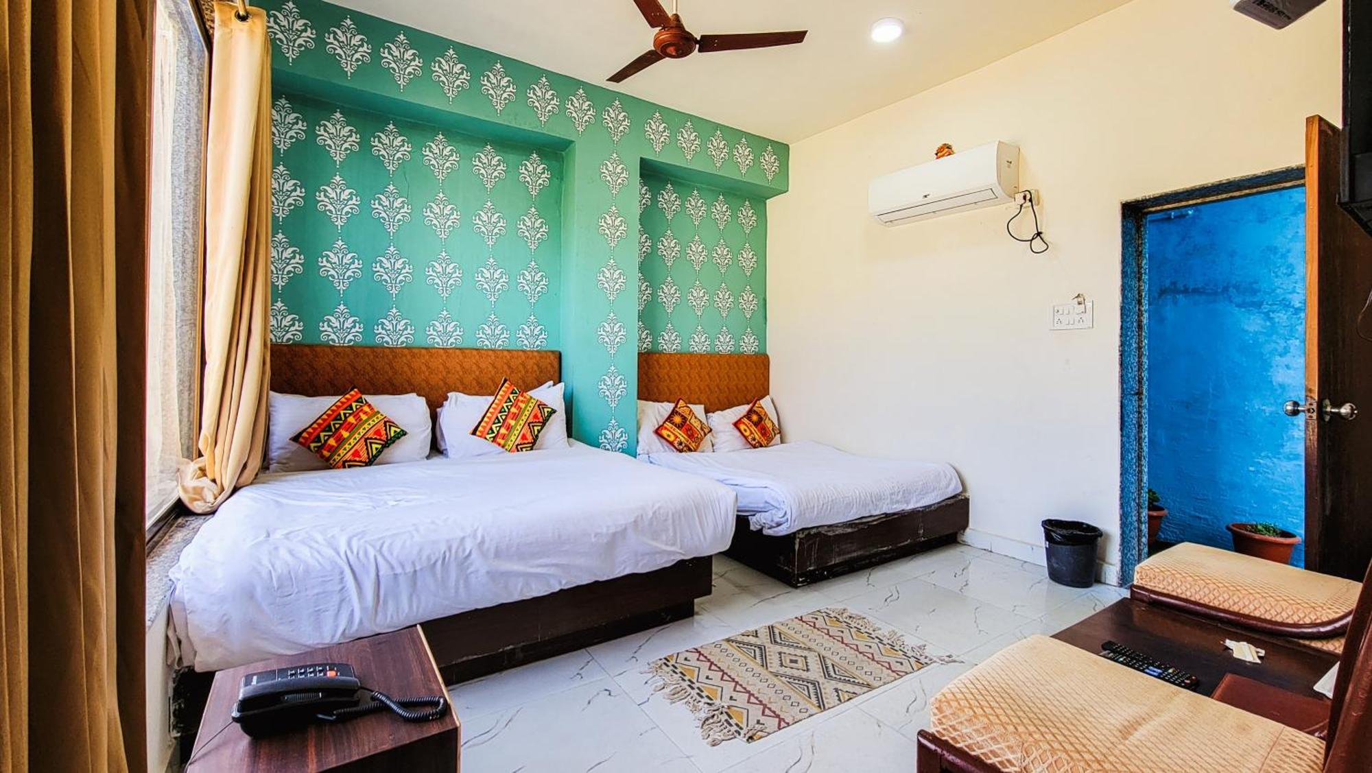 Rudraksha Inn Маунт-Абу Экстерьер фото