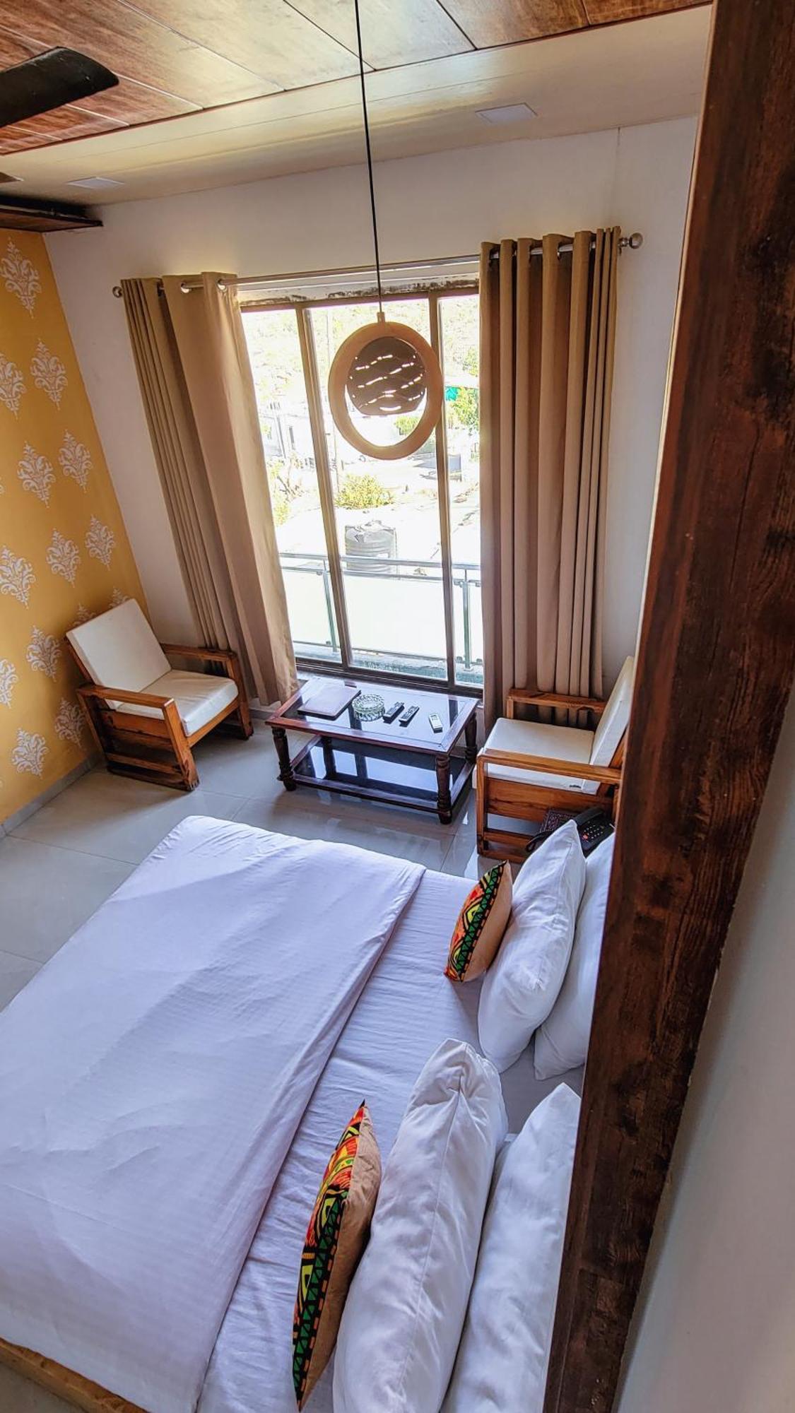 Rudraksha Inn Маунт-Абу Экстерьер фото
