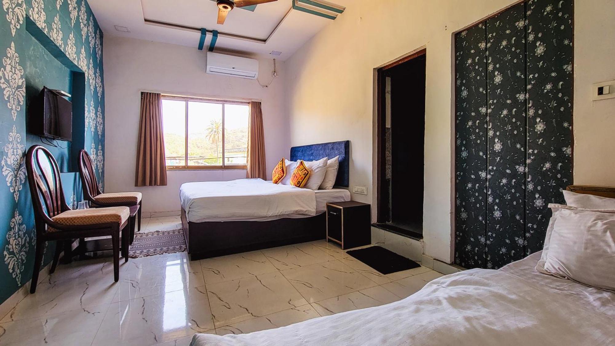Rudraksha Inn Маунт-Абу Экстерьер фото