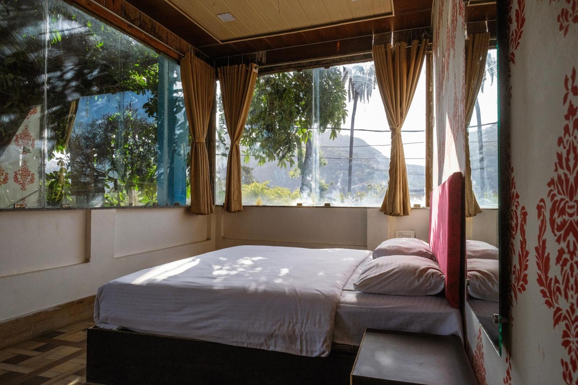 Rudraksha Inn Маунт-Абу Экстерьер фото