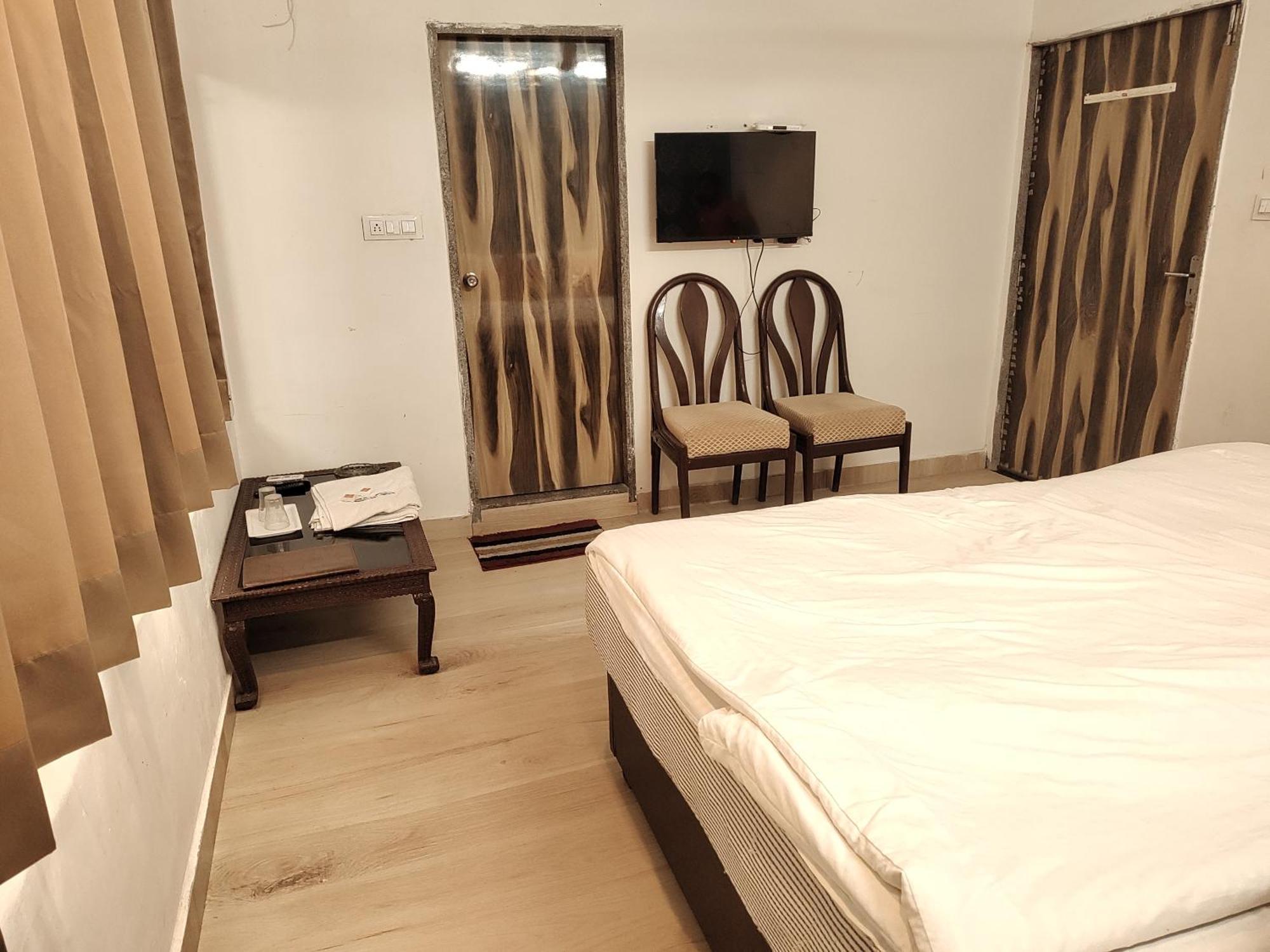 Rudraksha Inn Маунт-Абу Экстерьер фото