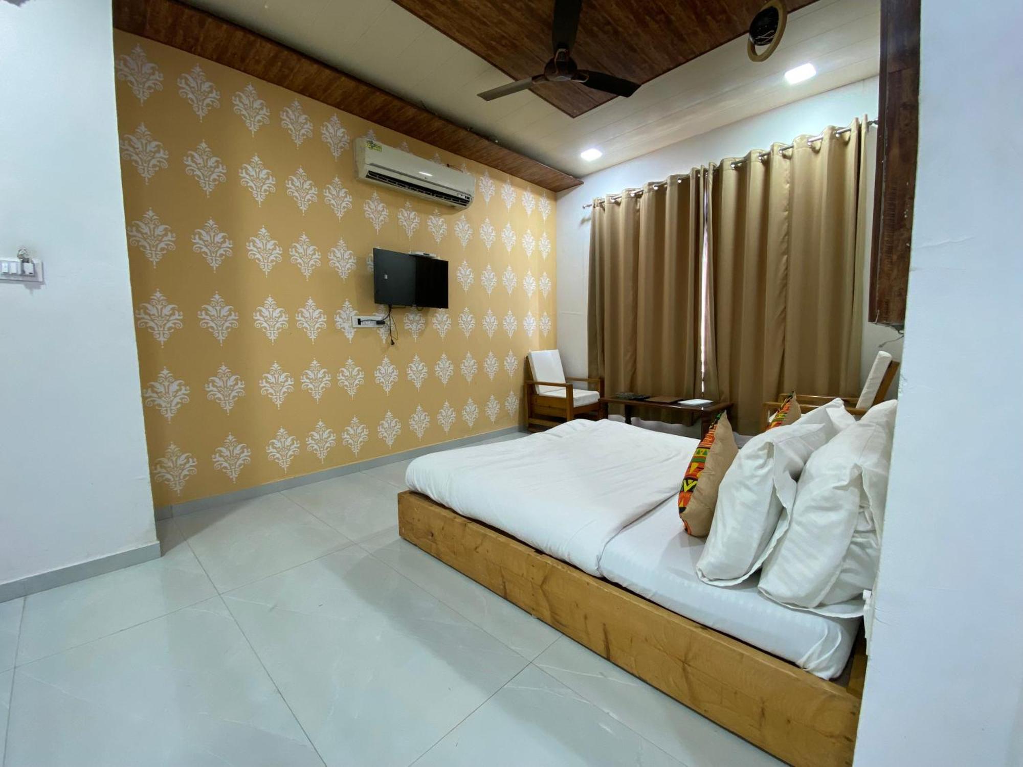Rudraksha Inn Маунт-Абу Экстерьер фото
