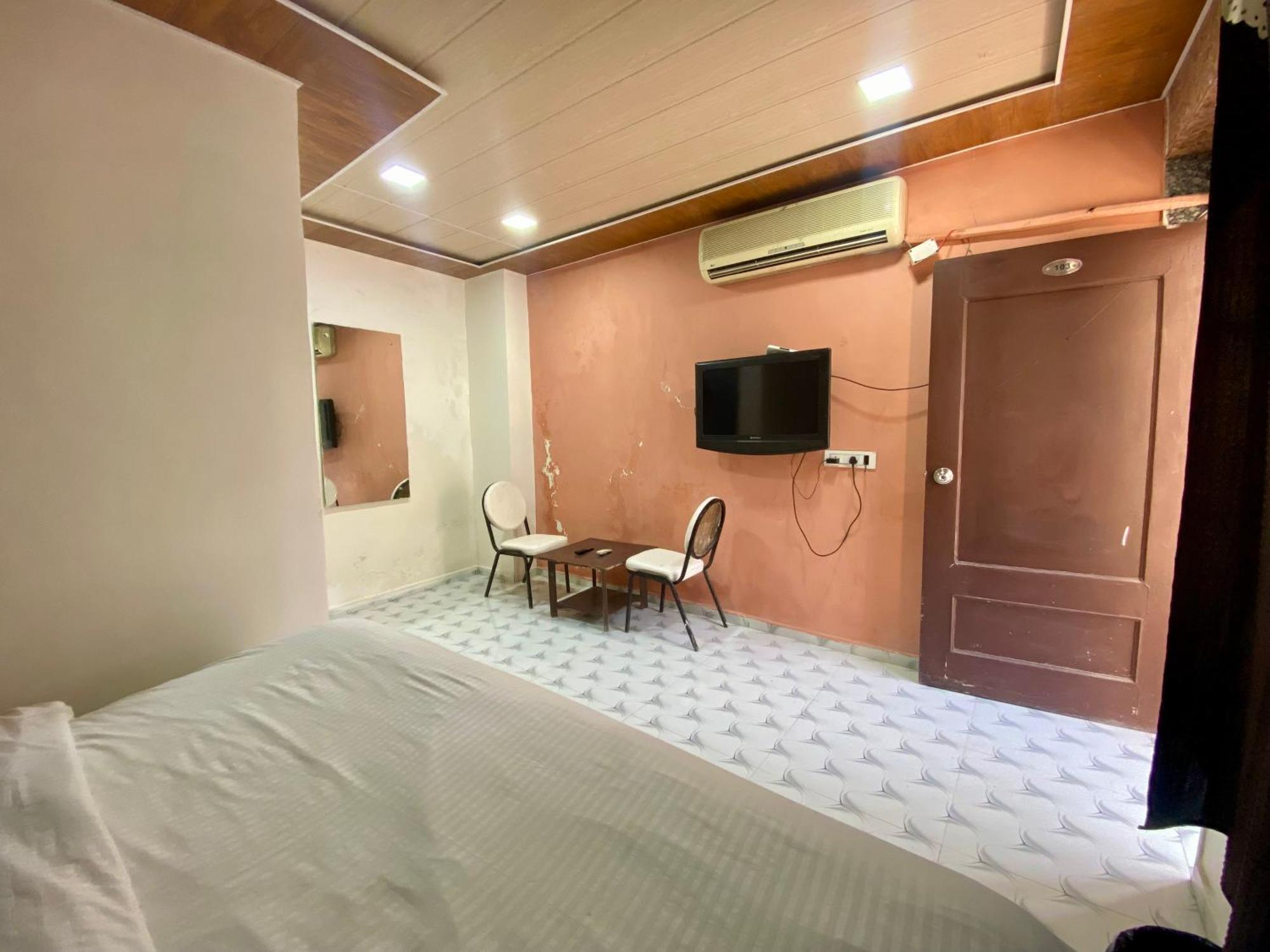 Rudraksha Inn Маунт-Абу Экстерьер фото